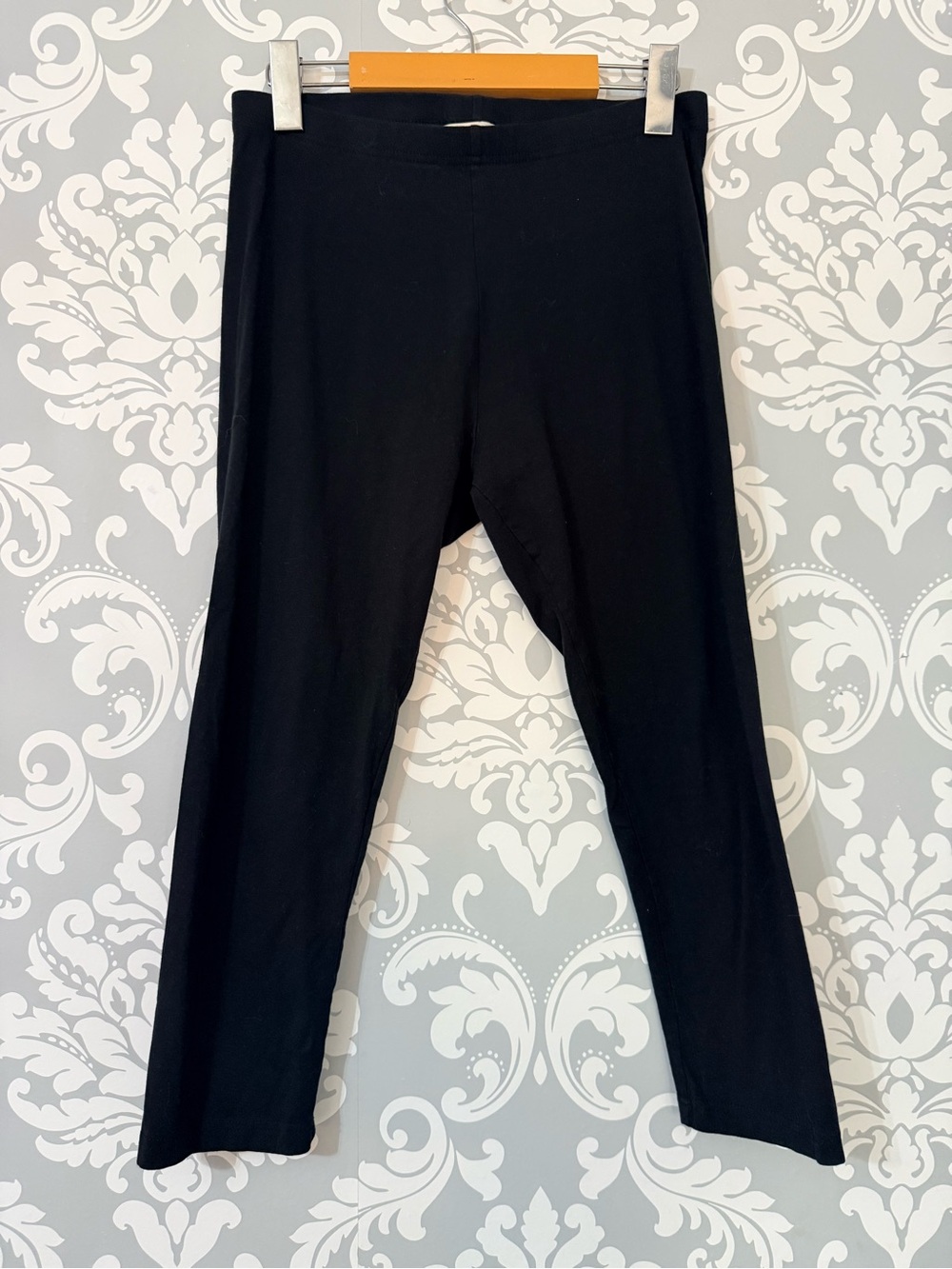 💫10/$25 • H&M Basic Black Crop Leggings